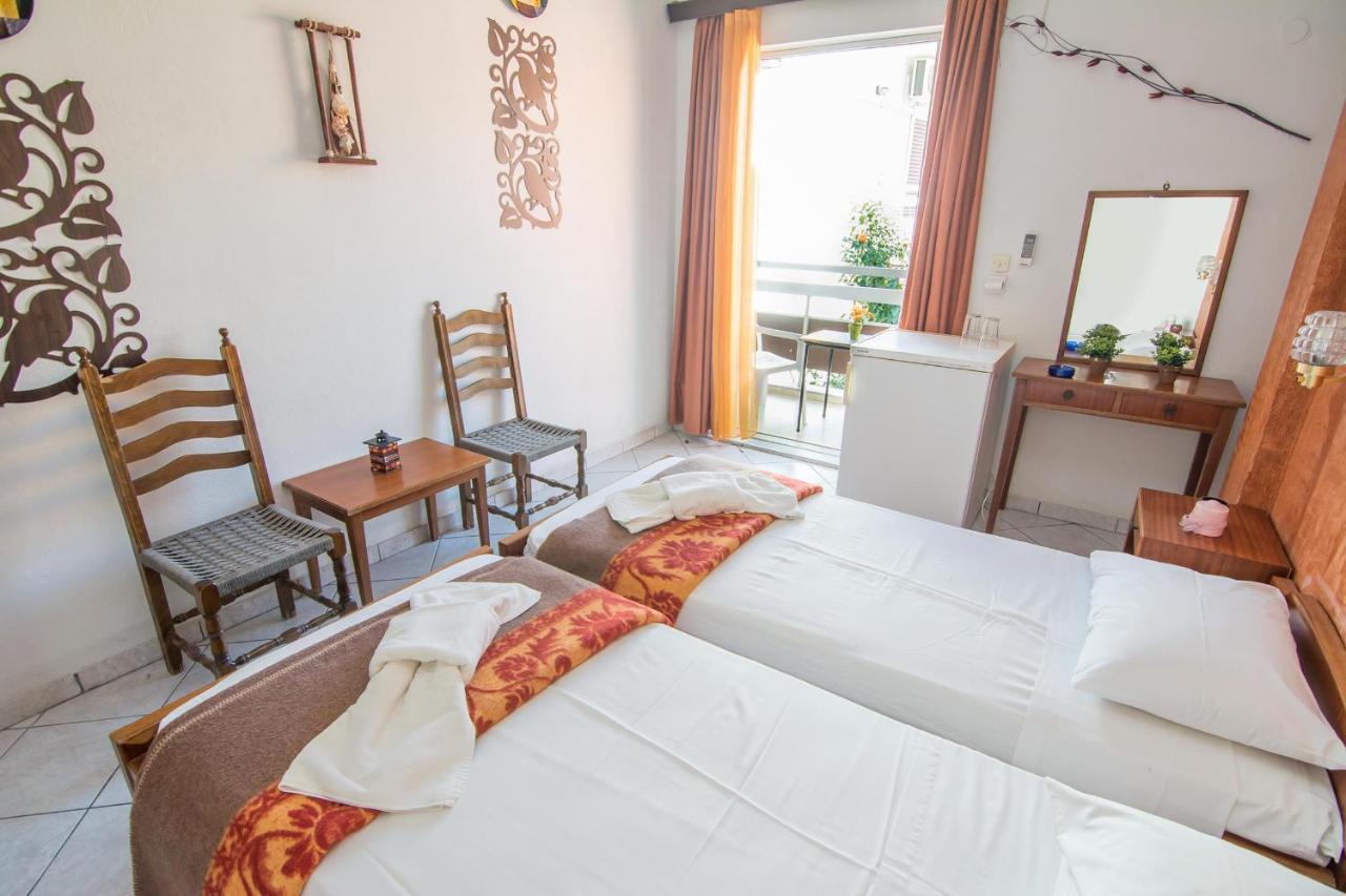 Sunlight Hotel Benitses  Buitenkant foto